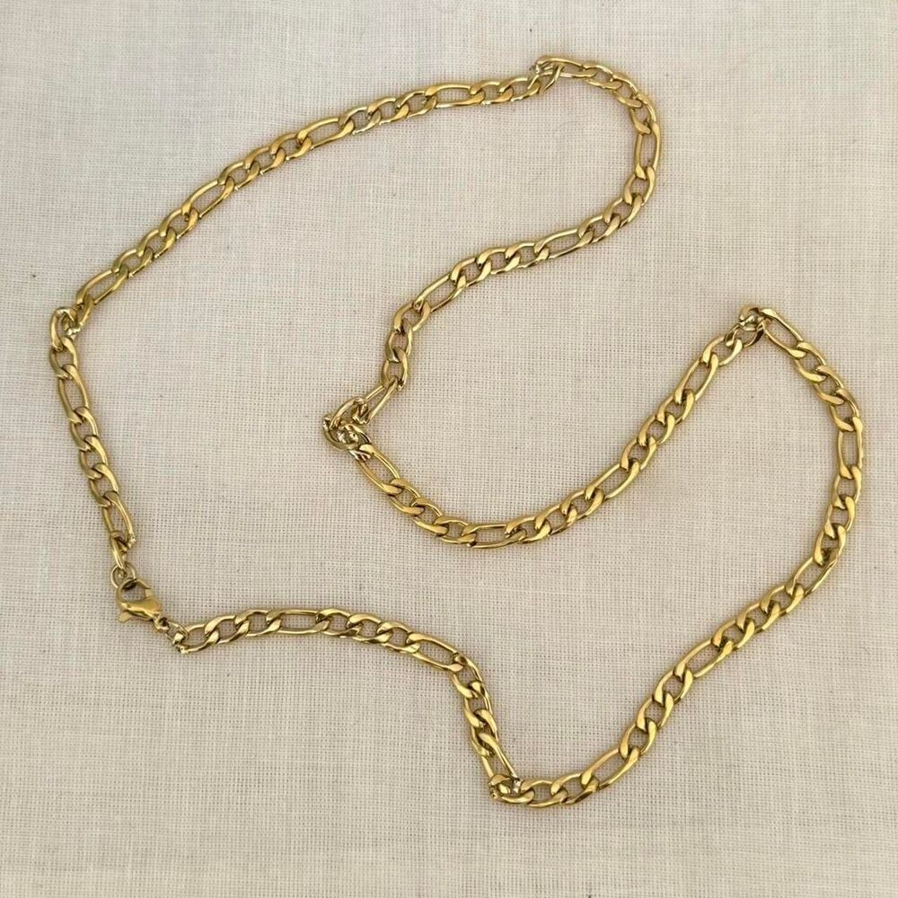 y2k style gold figaro link chain necklace